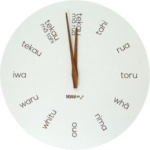 Moana Road Reo Māori Wood Clock